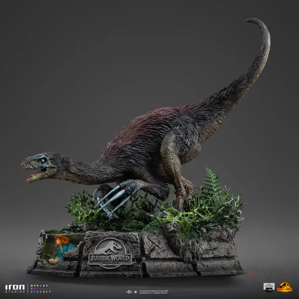 Jurassic World: Dominion Therizinosaurus 1/20 Scale Figure