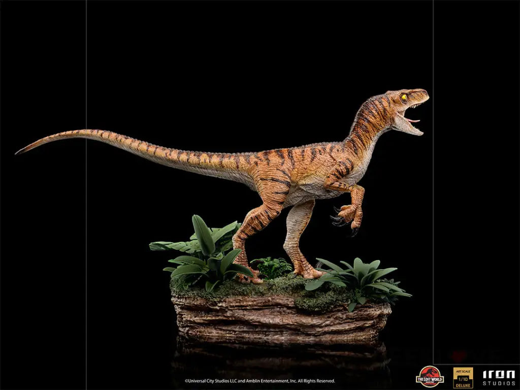 Jurassic World: Fallen Kingdom Velociraptor 1/10 Deluxe Art Scale Statue Preorder