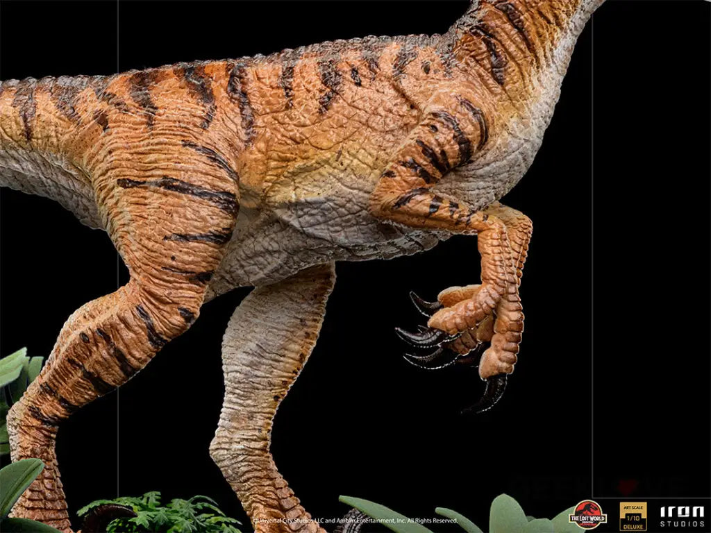 Jurassic World: Fallen Kingdom Velociraptor 1/10 Deluxe Art Scale Statue Preorder