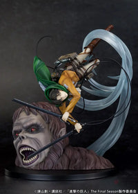 Levi Vs Beast Titan Ver. Scale Figure