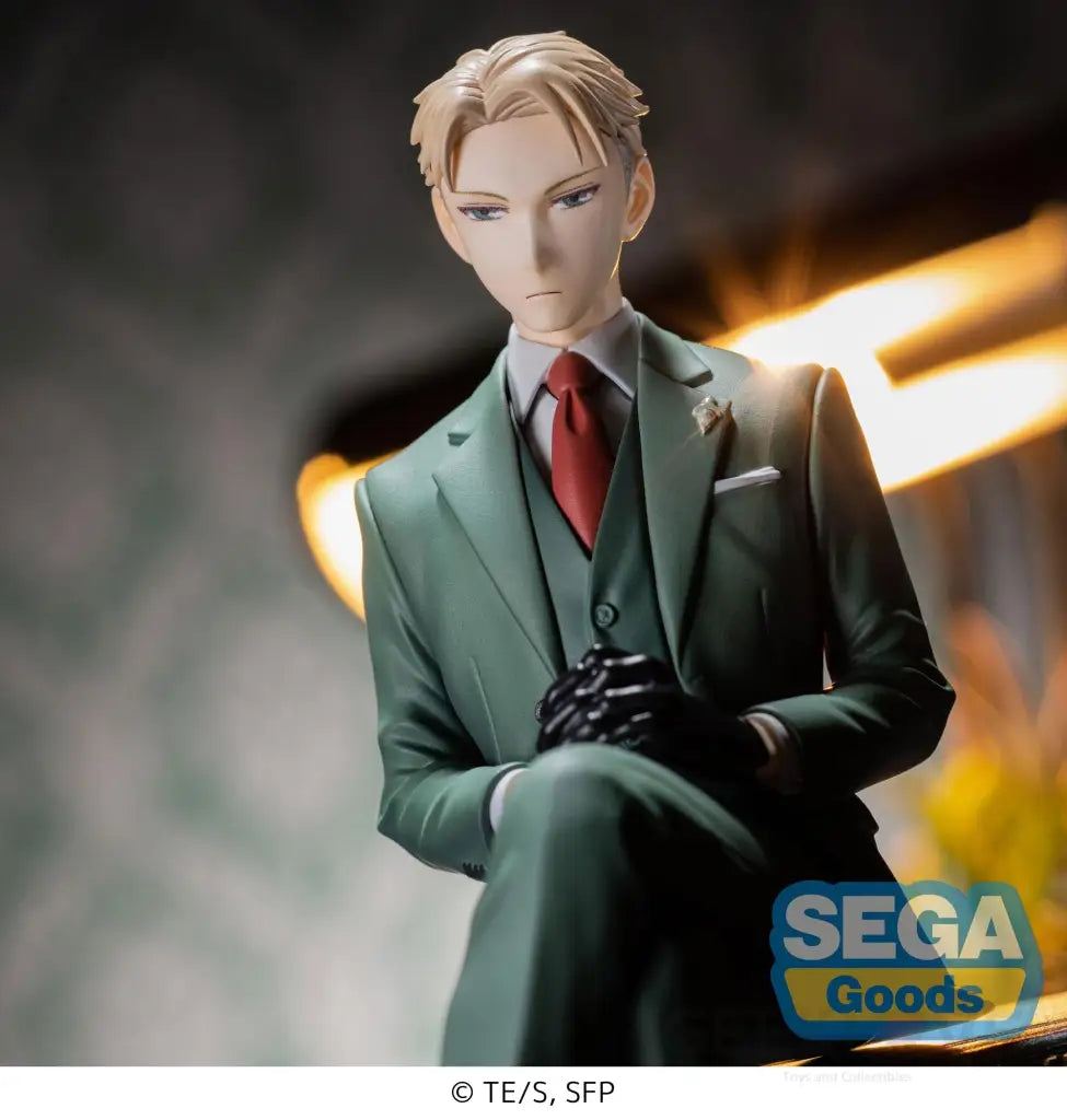 Loid Forger Perching Figure - GeekLoveph