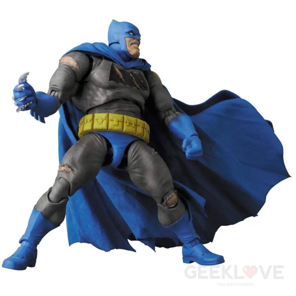 MAFEX Batman The Dark Knight Triumphant - GeekLoveph