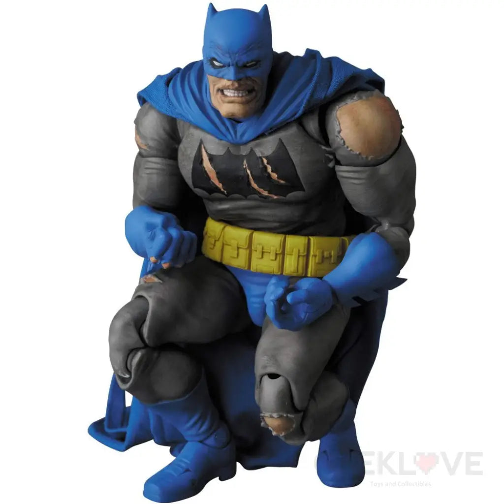 MAFEX Batman The Dark Knight Triumphant - GeekLoveph