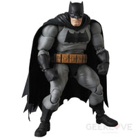 MAFEX No.106 The Dark Knight Returns Batman - GeekLoveph
