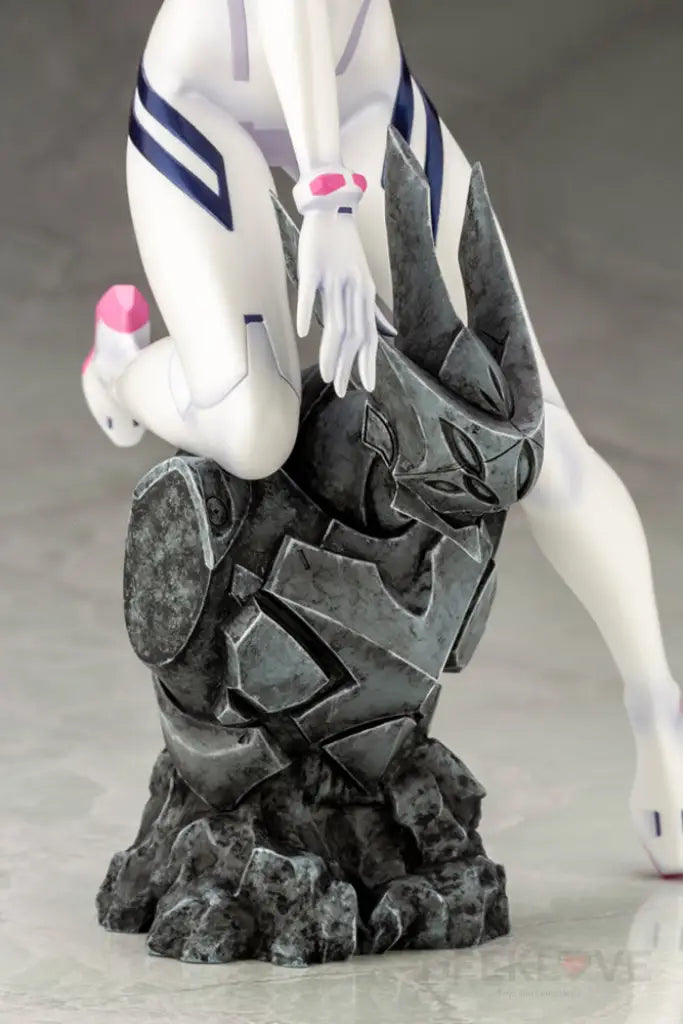 Mari Makinami Illustrious White Plugsuit Ver. Preorder
