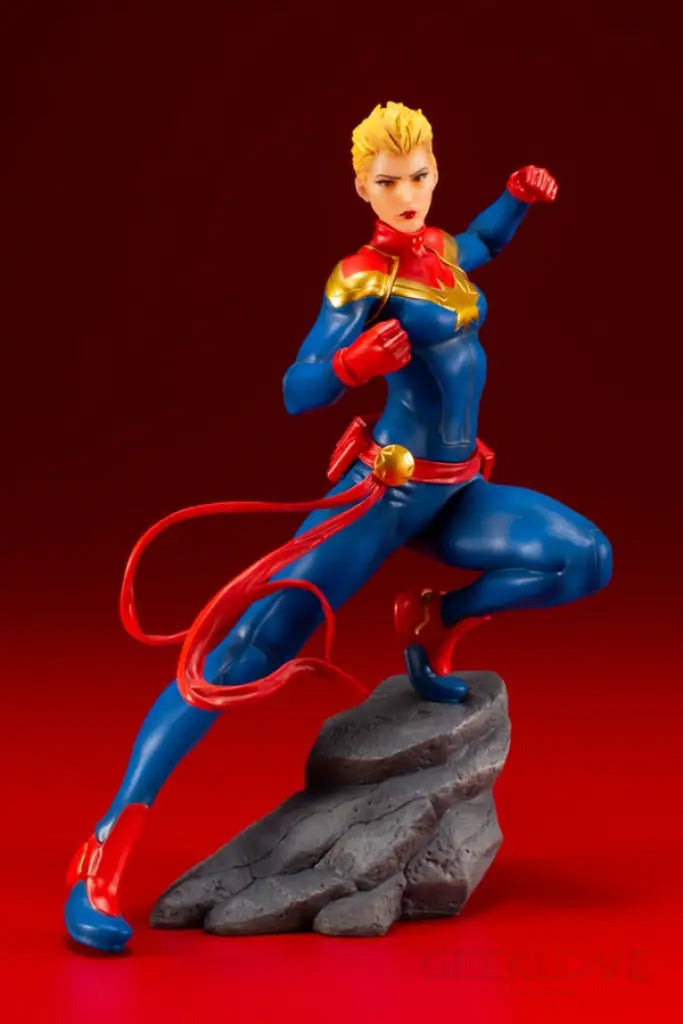 MARVEL COMICS AVENGERS SERIES CAPTAIN MARVEL ARTFX+ STATUE - GeekLoveph