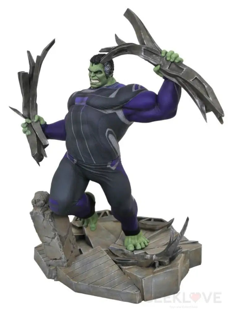 Marvel Gallery Avengers: Endgame Tracksuit Hulk Deluxe Statue