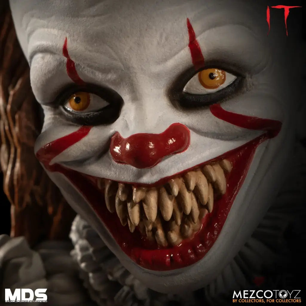 Mezco Designer Series Deluxe IT: Pennywise - GeekLoveph