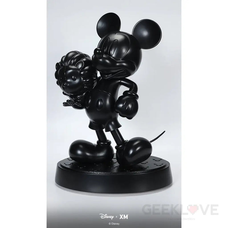 Mickey Around the World 24 Inch – Mickey – Singapore Edition – Matte Black