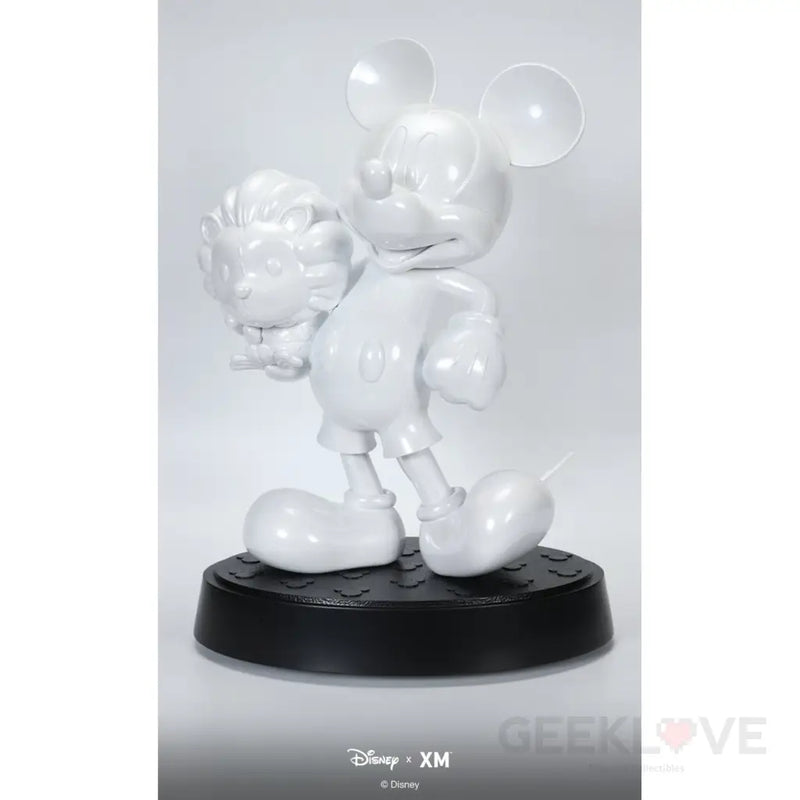 Mickey Around the World 24 Inch – Mickey – Singapore Edition – Pearl White