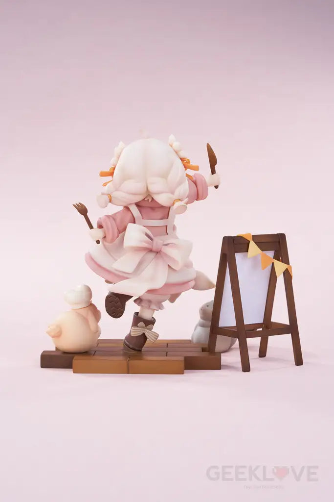 Minahoshi Non-Scale Figurine - GeekLoveph