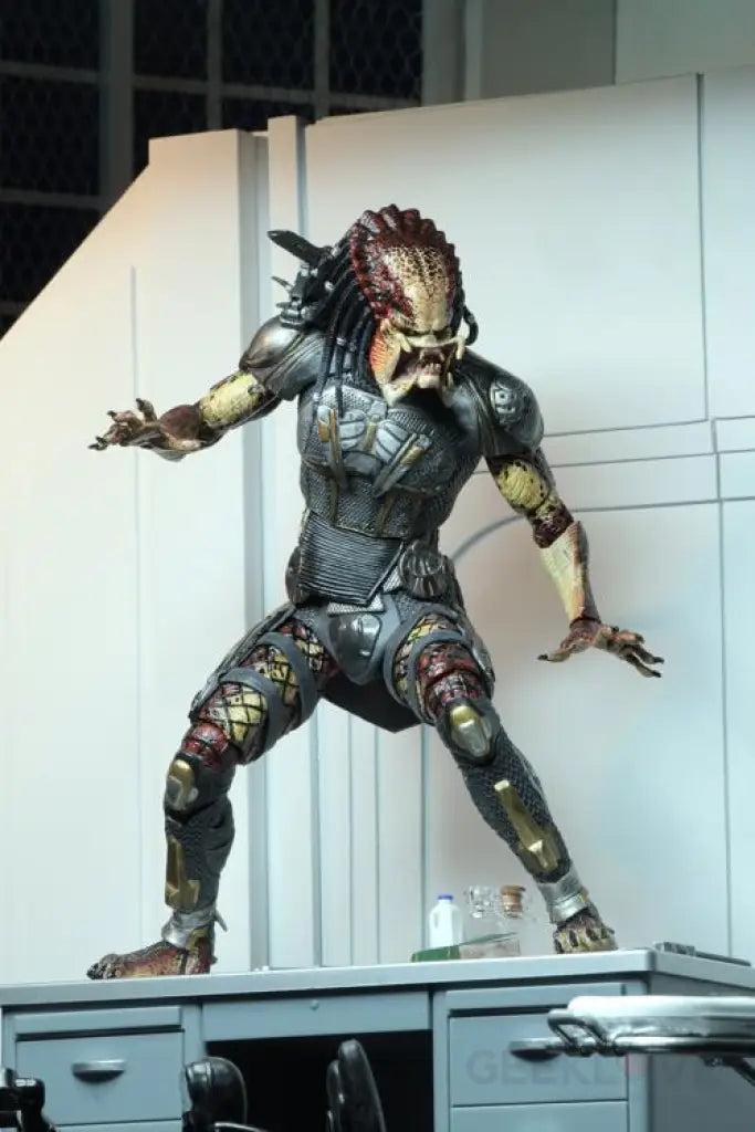 NECA Ultimate Fugitive Predator - GeekLoveph