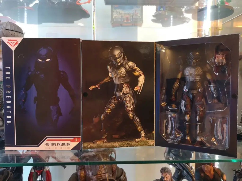 NECA Ultimate Fugitive Predator - GeekLoveph