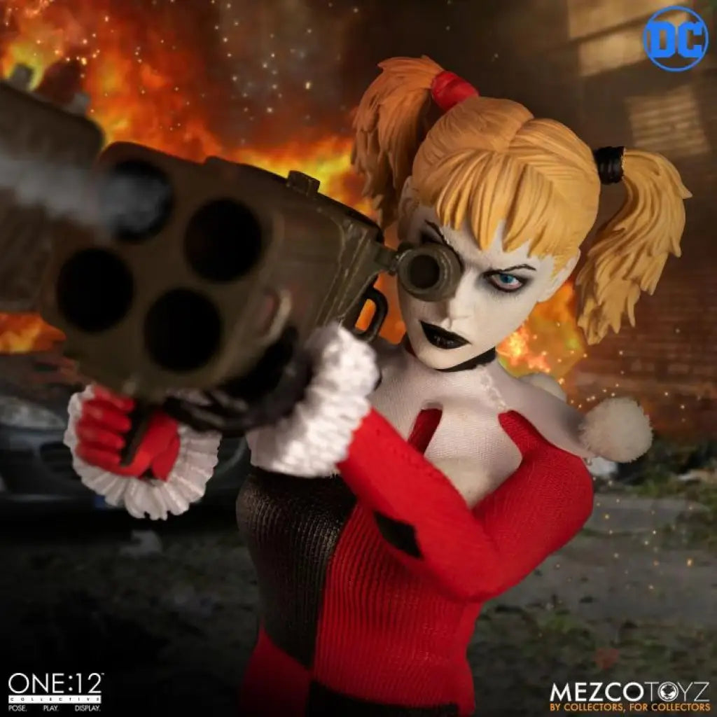 One12 Deluxe Harley Quinn - GeekLoveph