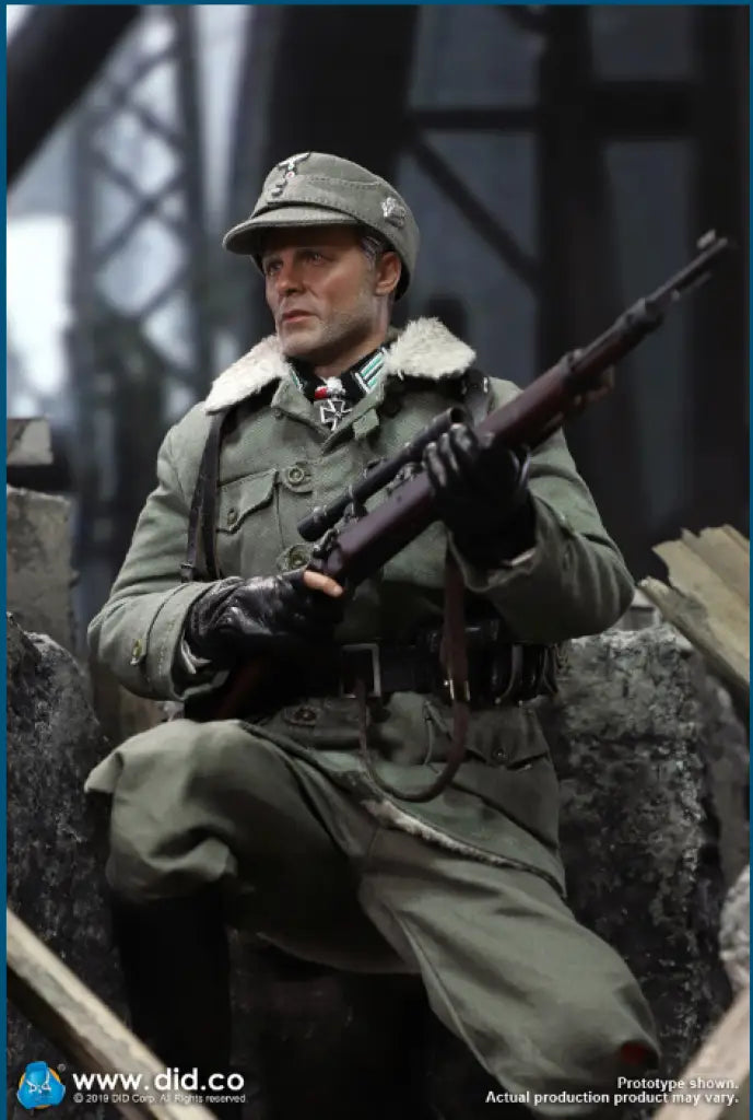 OnlineDid: 366 Major Erwin Kooenig 10th Anniv Figure - GeekLoveph