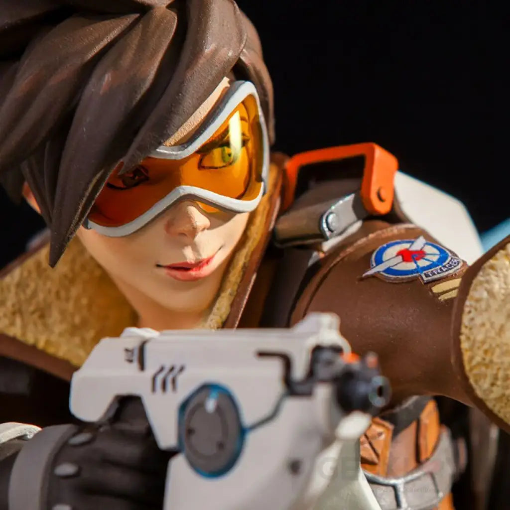 Overwatch Tracer Statue - GeekLoveph