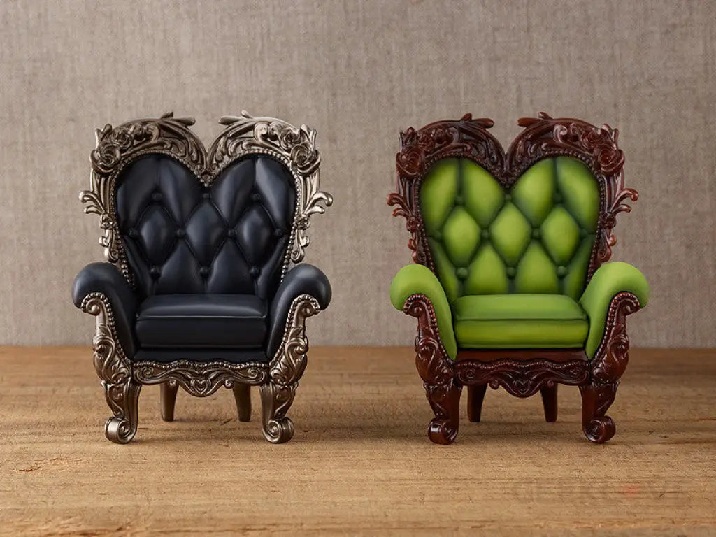Pardoll Antique Chair: Noir - GeekLoveph