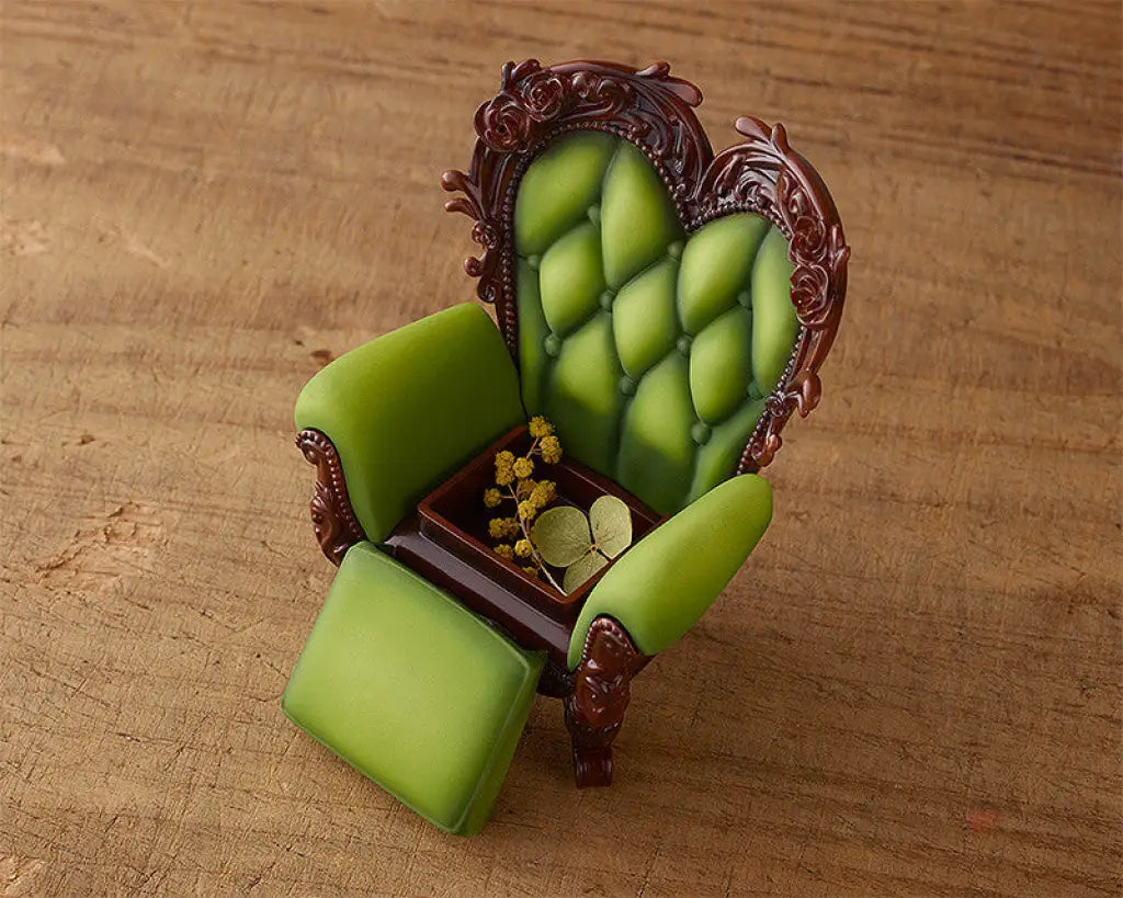 Pardoll Antique Chair: Noir - GeekLoveph