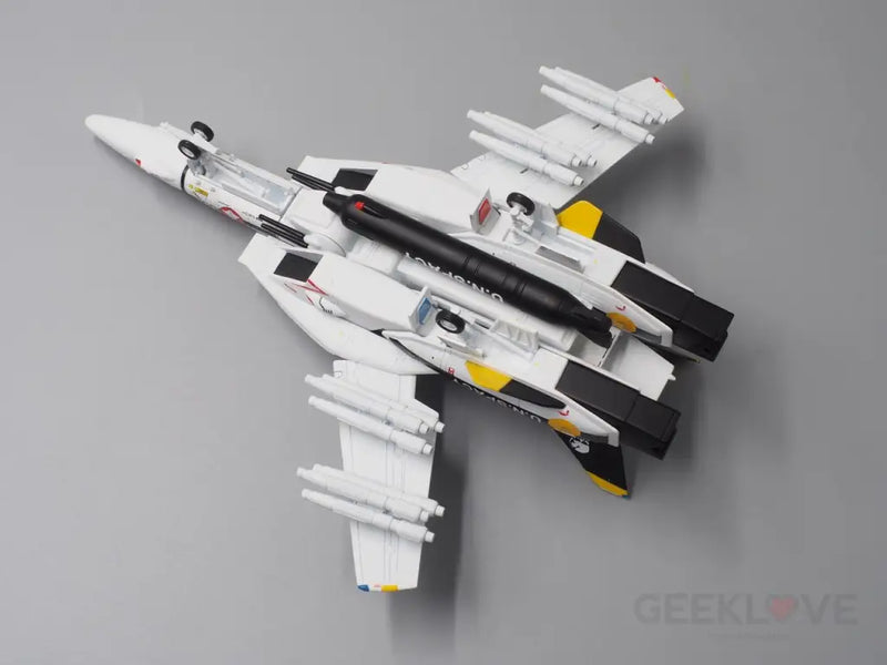 Pre Order Toynami x Calibre Wings Macross 1/72 scale VF-1 Valkyrie Fighter Diecast Model