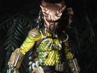 Predator Ultimate Elder (The Golden Angel) Figure - GeekLoveph
