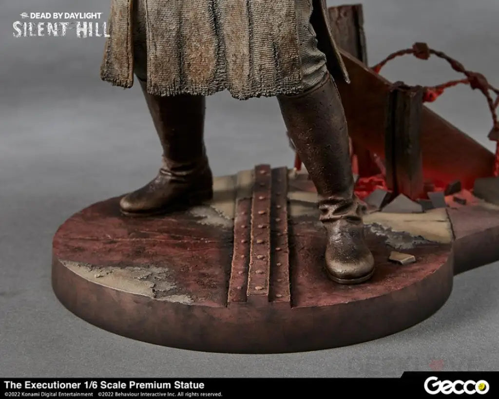 Red Pyramid Thing (The Executioner) 1/6 Scale Premium Statue - GeekLoveph