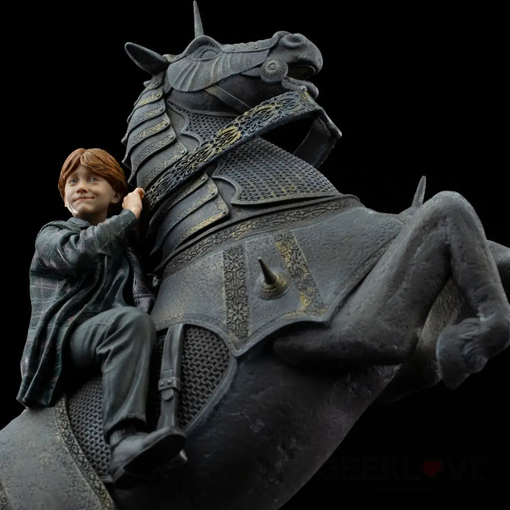 Ron Weasley (Wizard Chess) 1/10 Deluxe Art Scale Statue - GeekLoveph