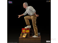 Stan Lee Deluxe Art Scale 1/10 - GeekLoveph