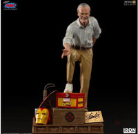 Stan Lee Deluxe Art Scale 1/10 - GeekLoveph