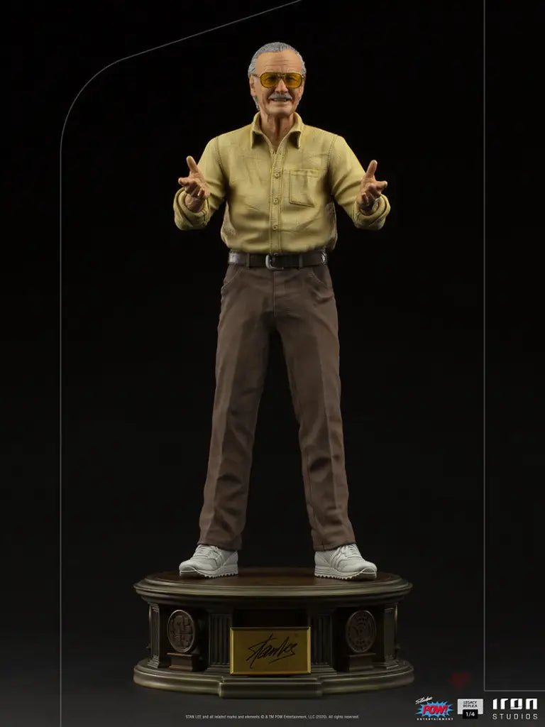 Stan Lee Legacy Replica 1/4 Scale Statue - GeekLoveph