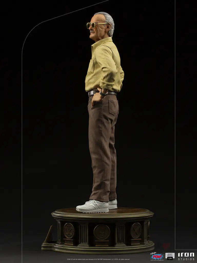 Stan Lee Legacy Replica 1/4 Scale Statue - GeekLoveph