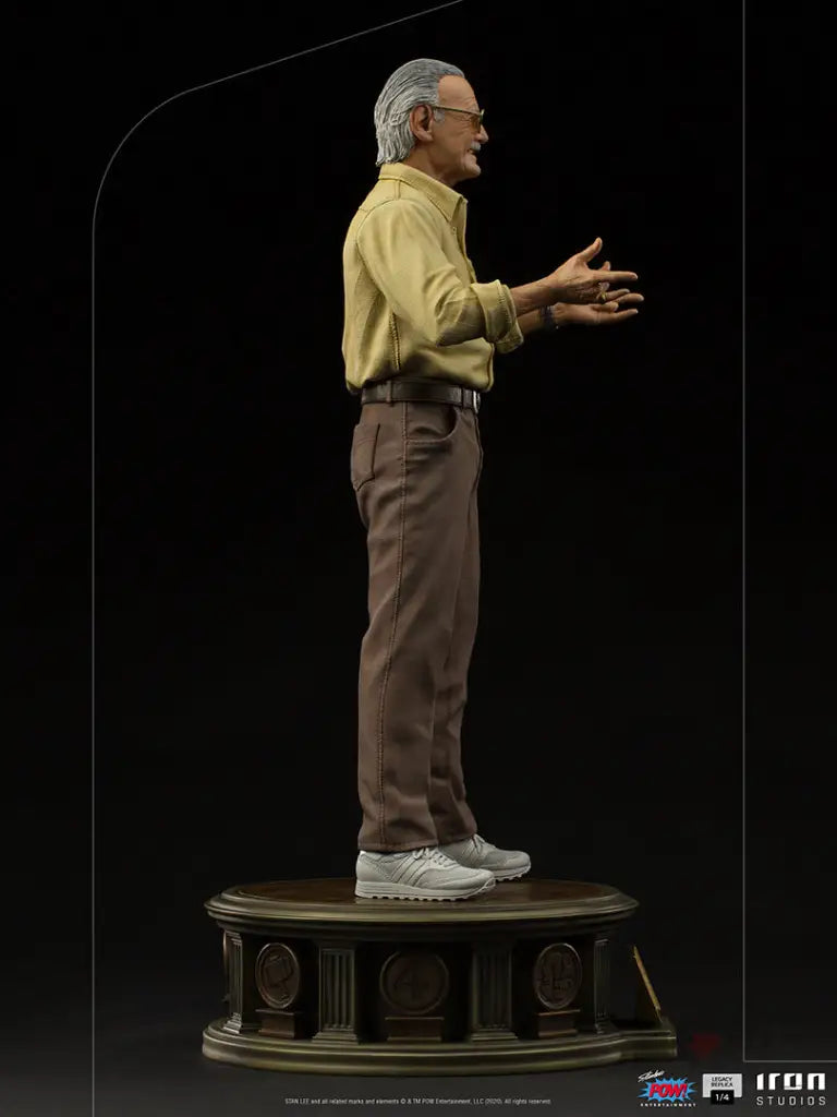 Stan Lee Legacy Replica 1/4 Scale Statue - GeekLoveph