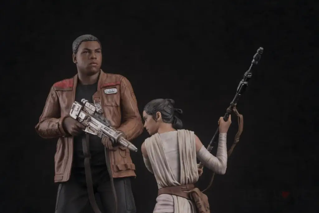 Star Wars ArtFX+ Rey & Finn Statue Set (The Force Awakens) - GeekLoveph