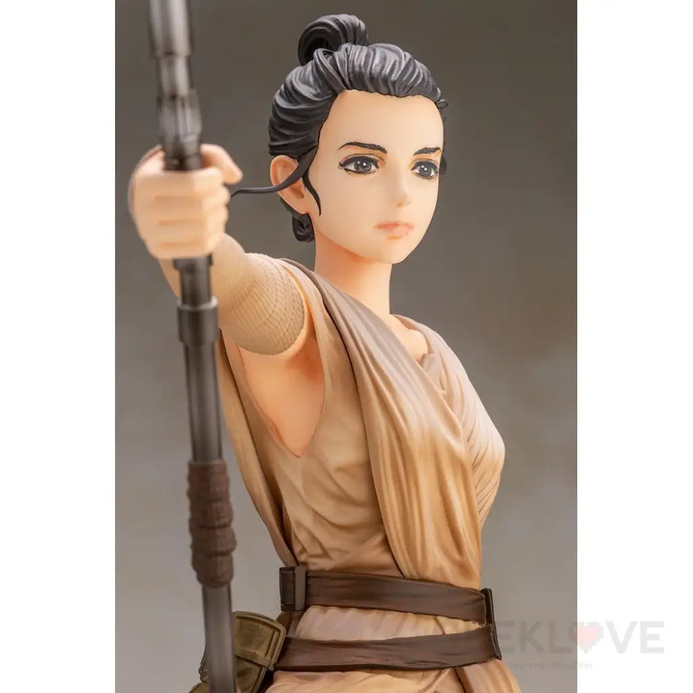 STAR WARS Artist Series Rey Descendant of Light ARTFX - GeekLoveph