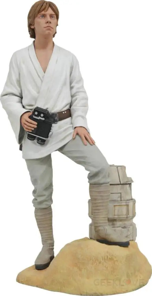Star Wars Premier Collection Luke Dreamer Statue - GeekLoveph