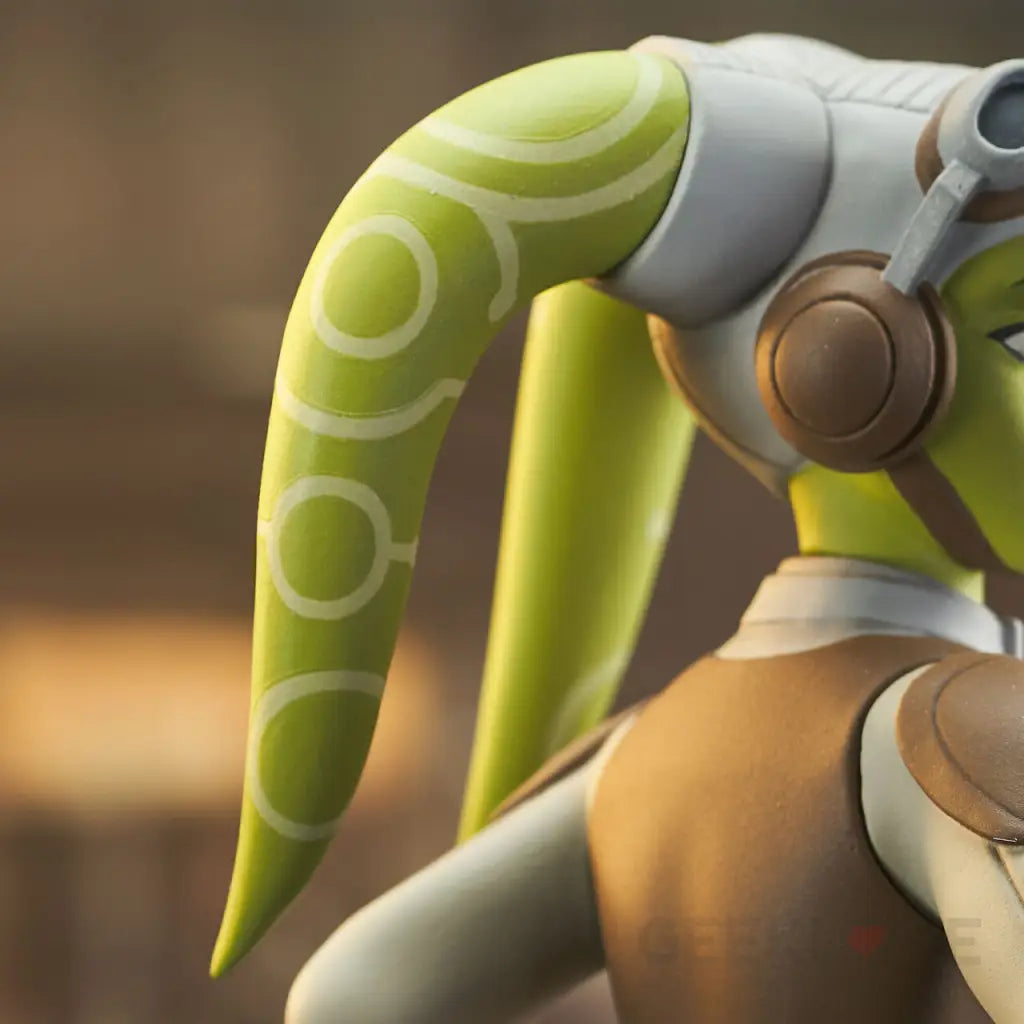 Star Wars Rebels Hera and Chopper 1/7 Scale Bust Set - GeekLoveph