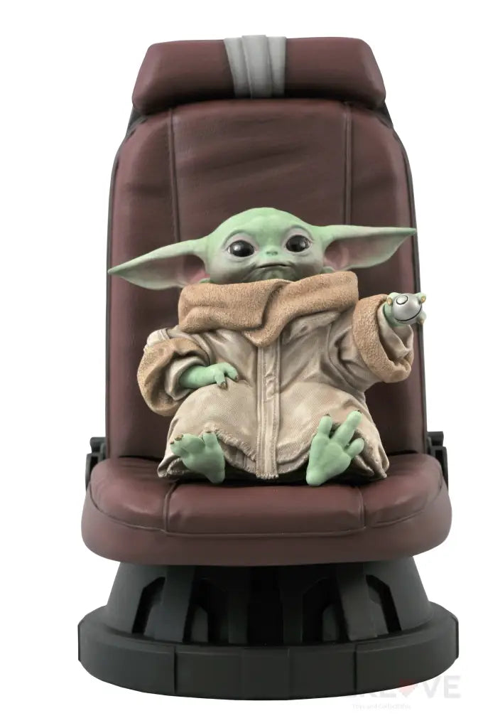 Star Wars The Mandalorian The Child In Chair 1/2 Scale Statue
