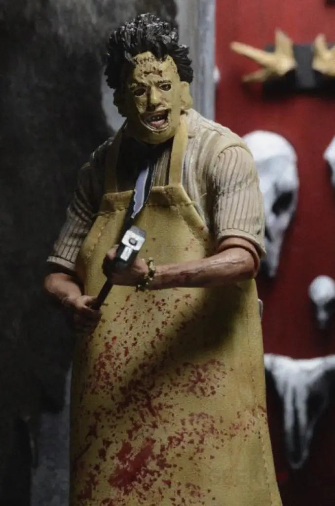 Texas Chainsaw Massacre Ultimate Leatherface Figure - GeekLoveph