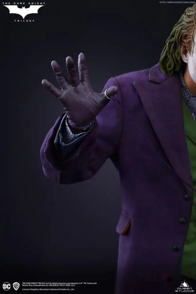 The Dark Knight Heath Ledger Joker 1/4 Scale Statue - GeekLoveph
