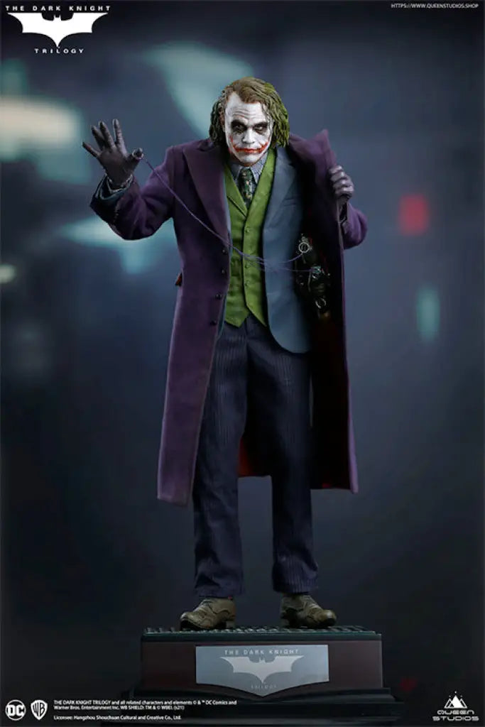 The Dark Knight Heath Ledger Joker 1/4 Scale Statue - GeekLoveph