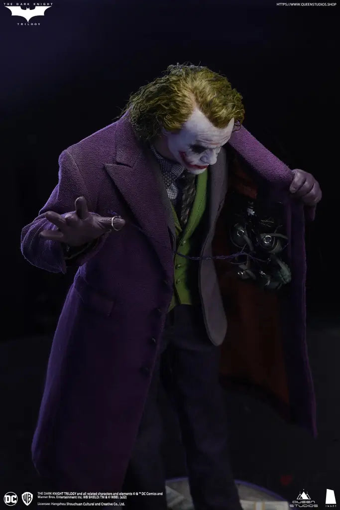 The Dark Knight Joker 1/6 Scale Figure (Deluxe) - GeekLoveph