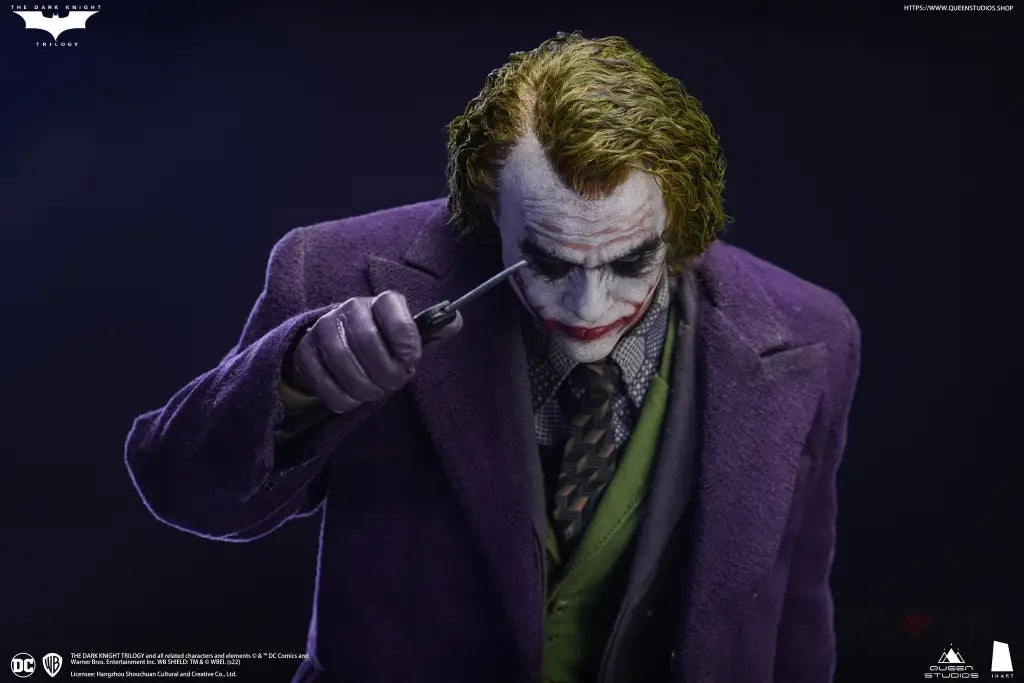 The Dark Knight Joker 1/6 Scale Figure (Deluxe) - GeekLoveph