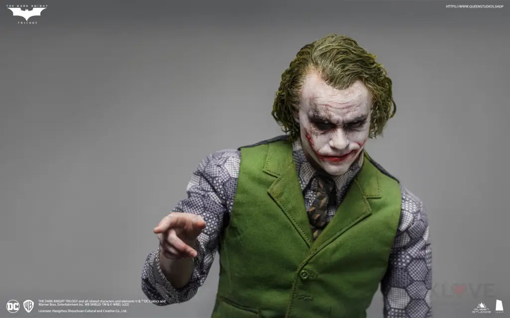 The Dark Knight Joker 1/6 Scale Figure (Deluxe) - GeekLoveph