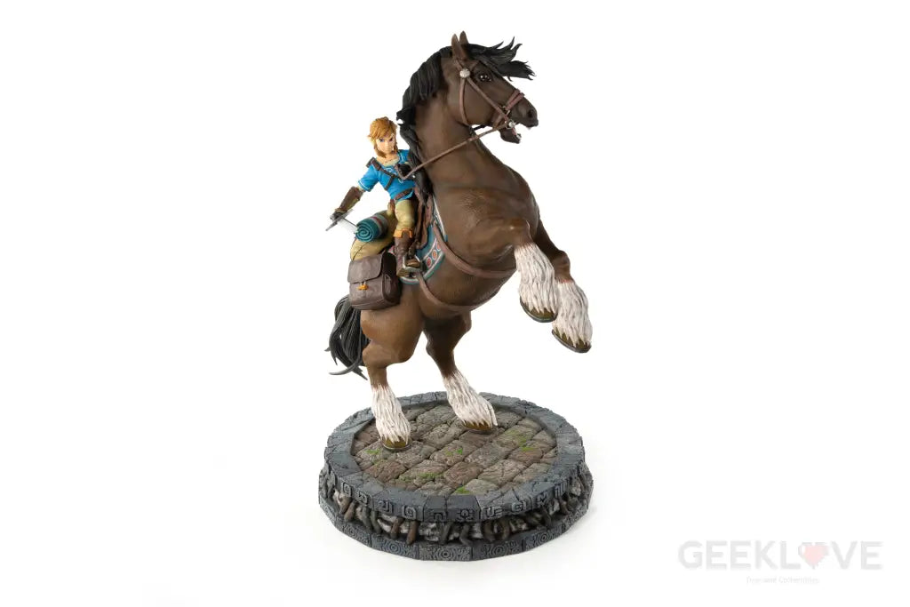 The Legend Of Zelda: Breath The Wild Link On Horseback Statue Standard Ed Preorder