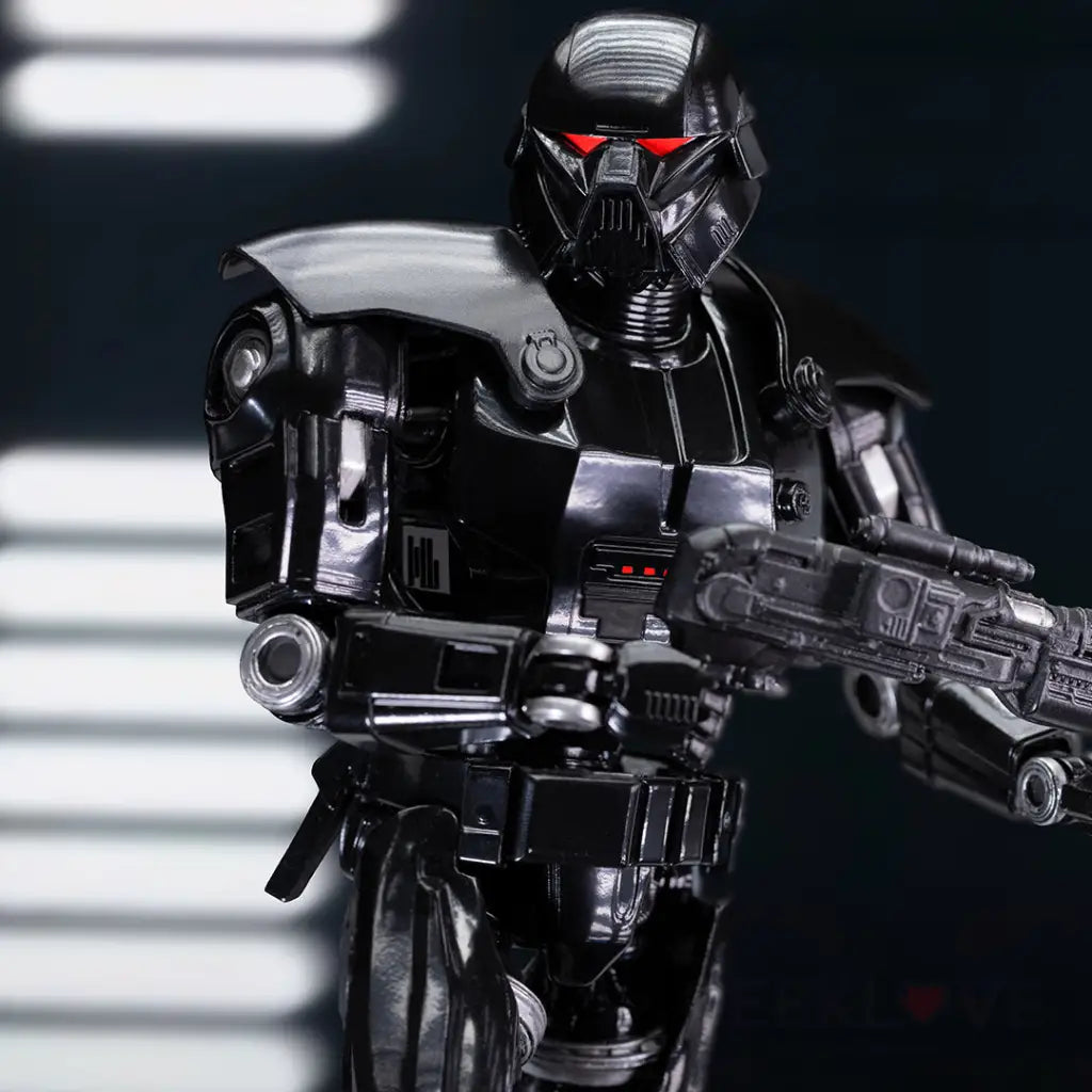 The Mandalorian BDS Dark Trooper 1/10 Art Scale Statue - GeekLoveph