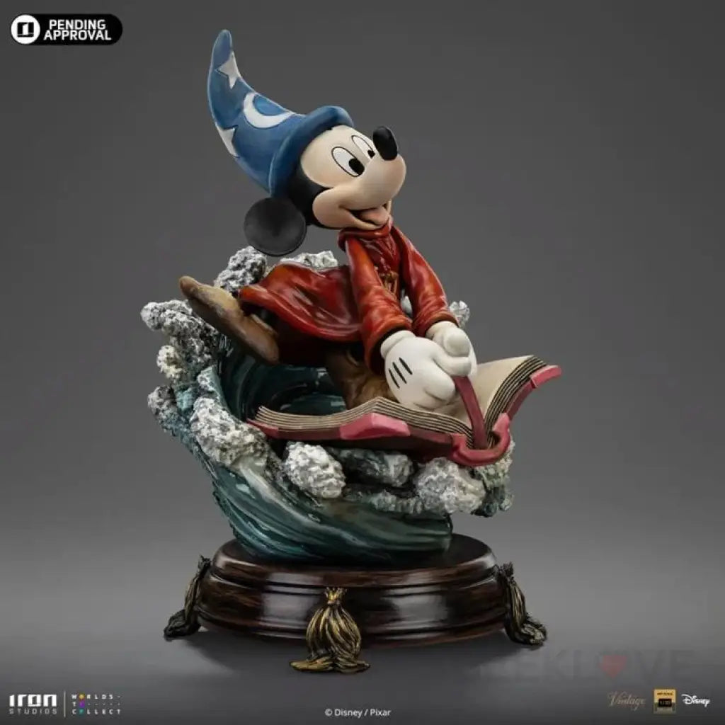 The Sorcerer’s Apprentice Sorcerer Mickey Deluxe Art Scale 1/10 Figure