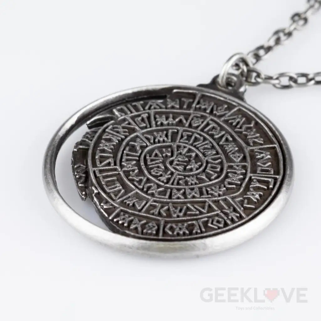 The Witcher (Netflix): Wolf Medallion Prop Replica Necklace Prop/Replica