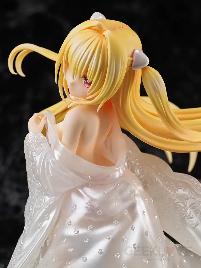 To LOVEru DARKNESS Golden Darkness Shiromuku 1/7 Scale Figure