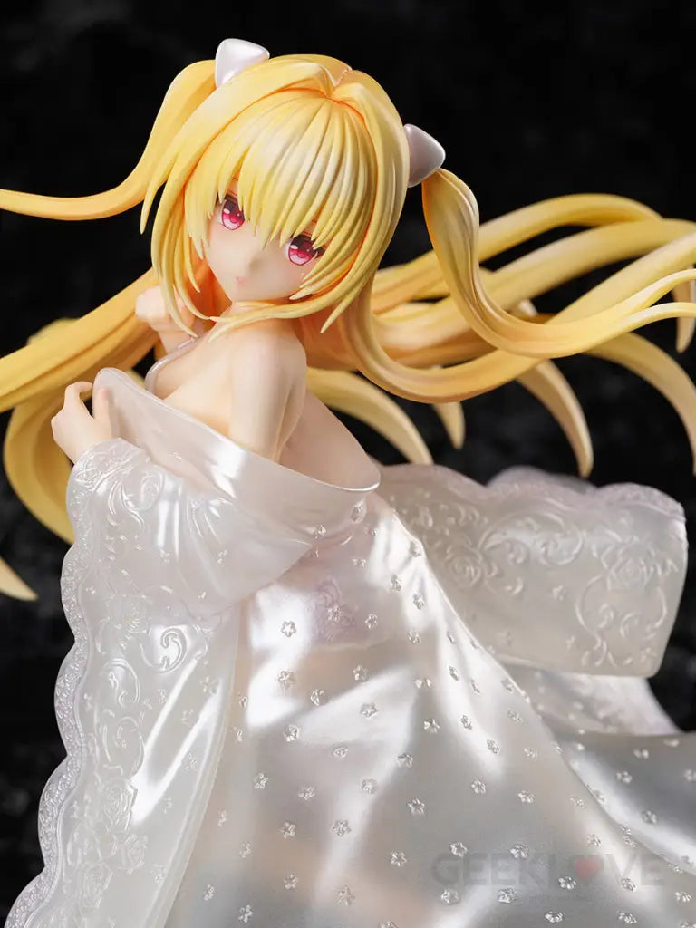 To LOVEru DARKNESS Golden Darkness Shiromuku 1/7 Scale Figure - GeekLoveph