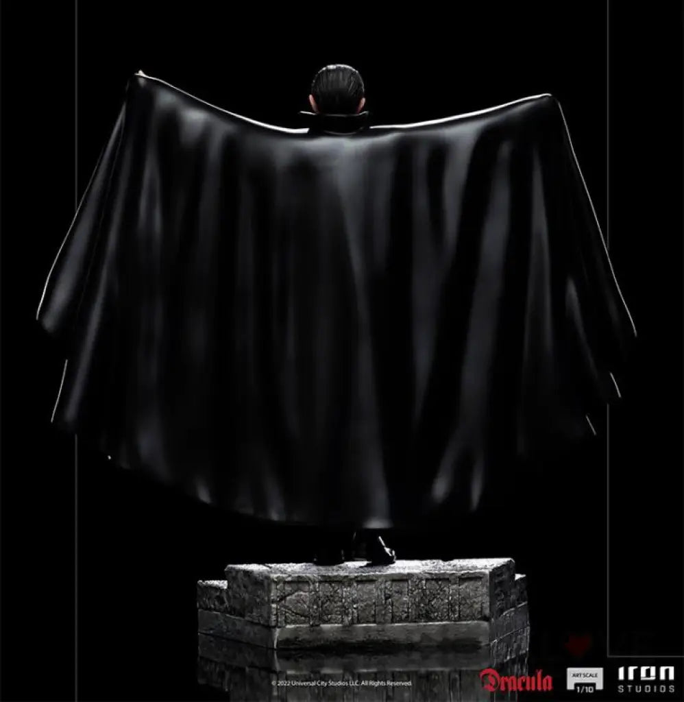 Universal Monsters Dracula Art Scale 1/10 Statue - GeekLoveph