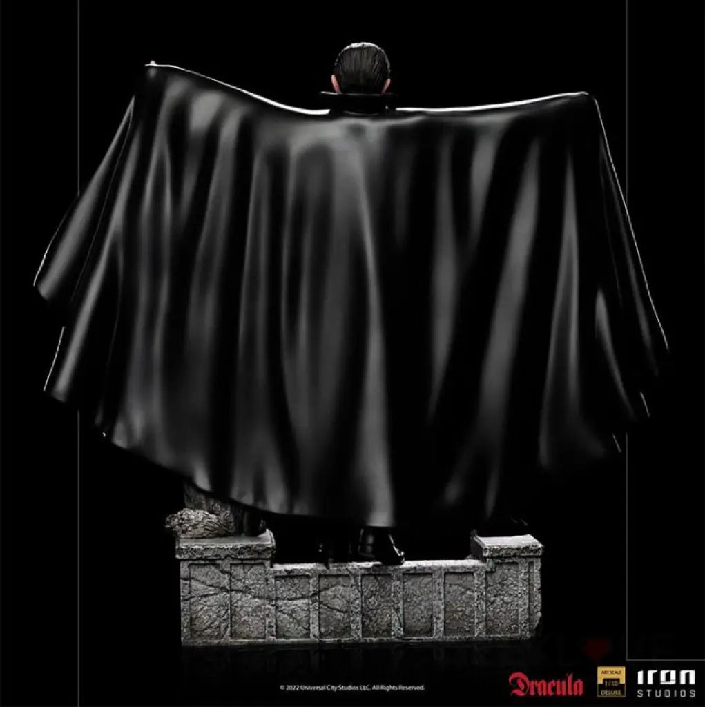 Universal Monsters Dracula Deluxe Art Scale 1/10 Statue - GeekLoveph